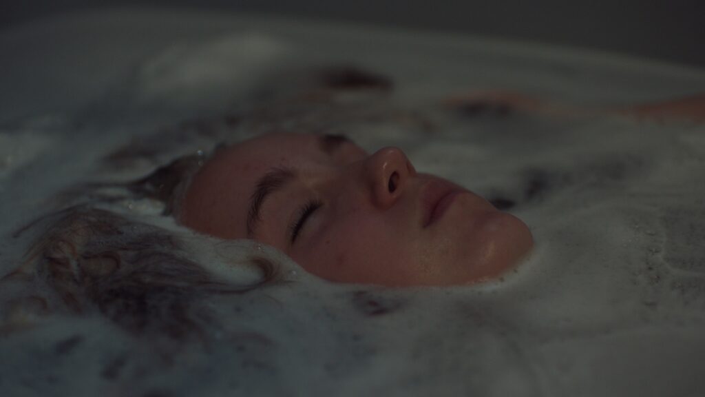 5.MYLIA BAIN_Emilie Bierre_credit Lena Mill-Reuillard _ Etienne Roussy_COMPRESS